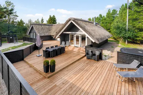 poolhus i blåvand til udlejning