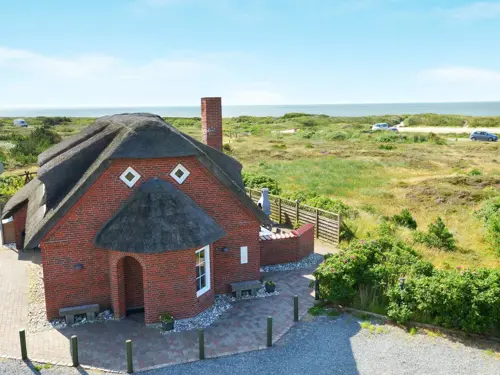 sommerhus med pool i blåvand