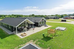 sommerhus med pool på djursland