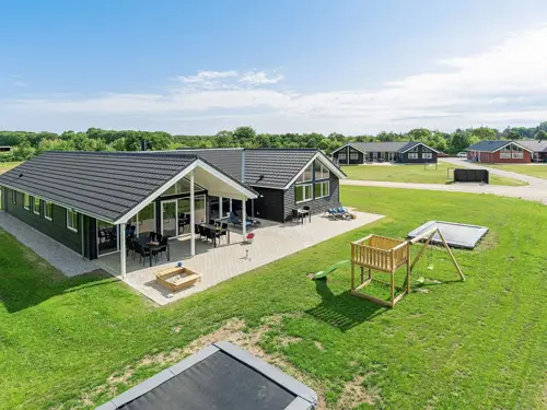 sommerhus med pool på djursland